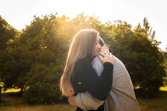 What Does It Mean When a Guy Lays His Head on Your Shoulder?